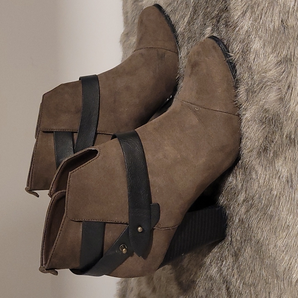 Brown booties - Picture 2 of 5